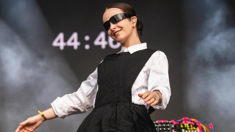 La DJ aseguró sentir una responsabilidad particular por ser mujer y latinoamericana en un circuito de festivales donde esa doble condición sigue subrepresentada- crédito @elaminus/Instagram