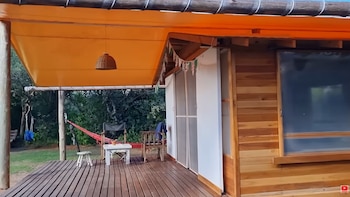 Luz, bombera voluntaria y dueña de un eco-glamping en las sierras de Córdoba: “Cualquier paso pequeño para cambiar es parte del camino”