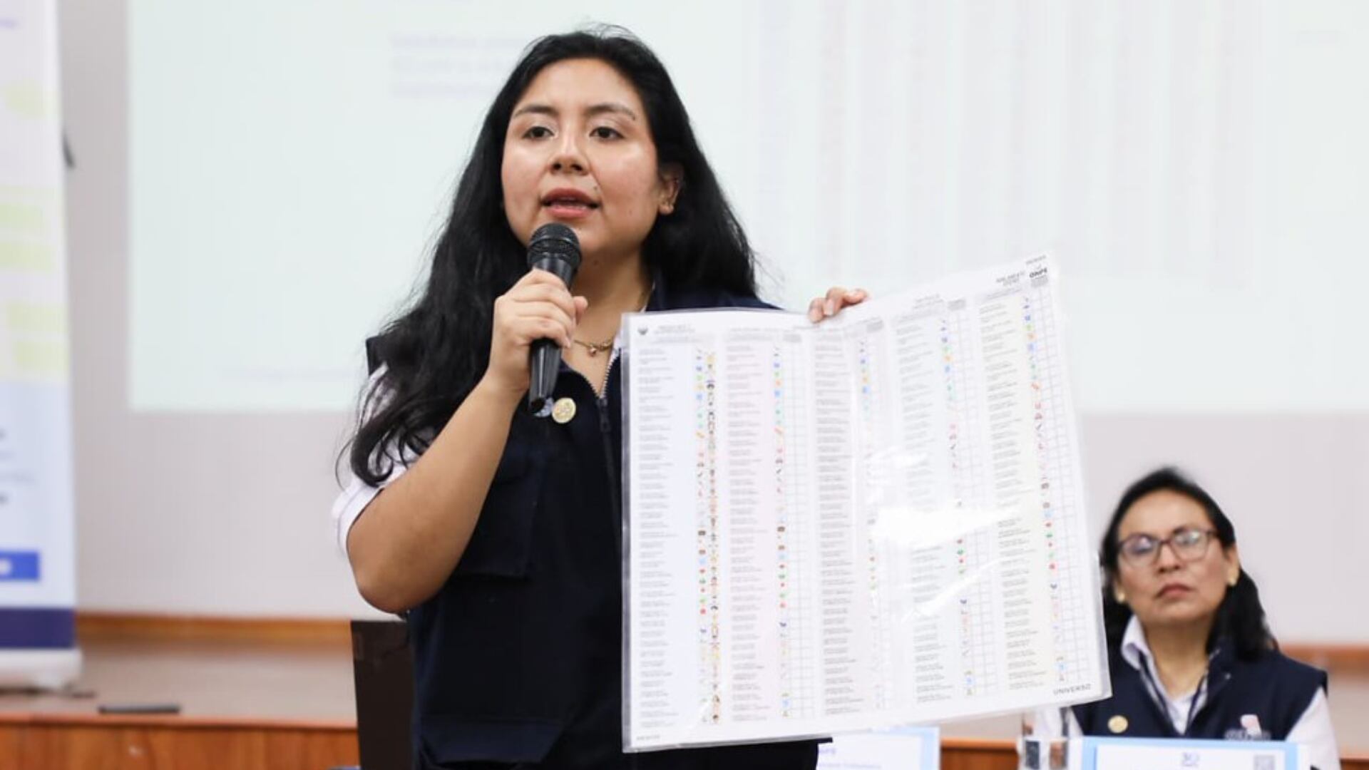 La ONPE prevé mostrar el documento electoral durante la víspera navideña mientras trabajadores de la entidad profundizan en campañas de información y mejoran sistemas para los próximos comicios|ONPE