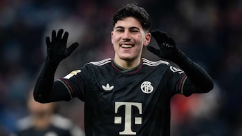 Bayern Múnich consigna a Felipe Chávez, joven valor de la selección peruana, como campeón de la Bundesliga 2025/26