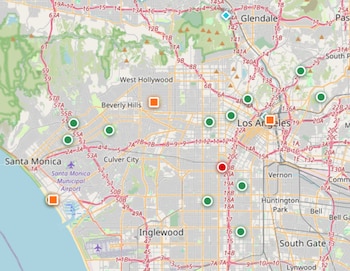 Un mapa de la región de Los Ángeles muestra calles, vecindarios como Santa Mónica y Beverly Hills, y marcadores de colores indicando ubicaciones