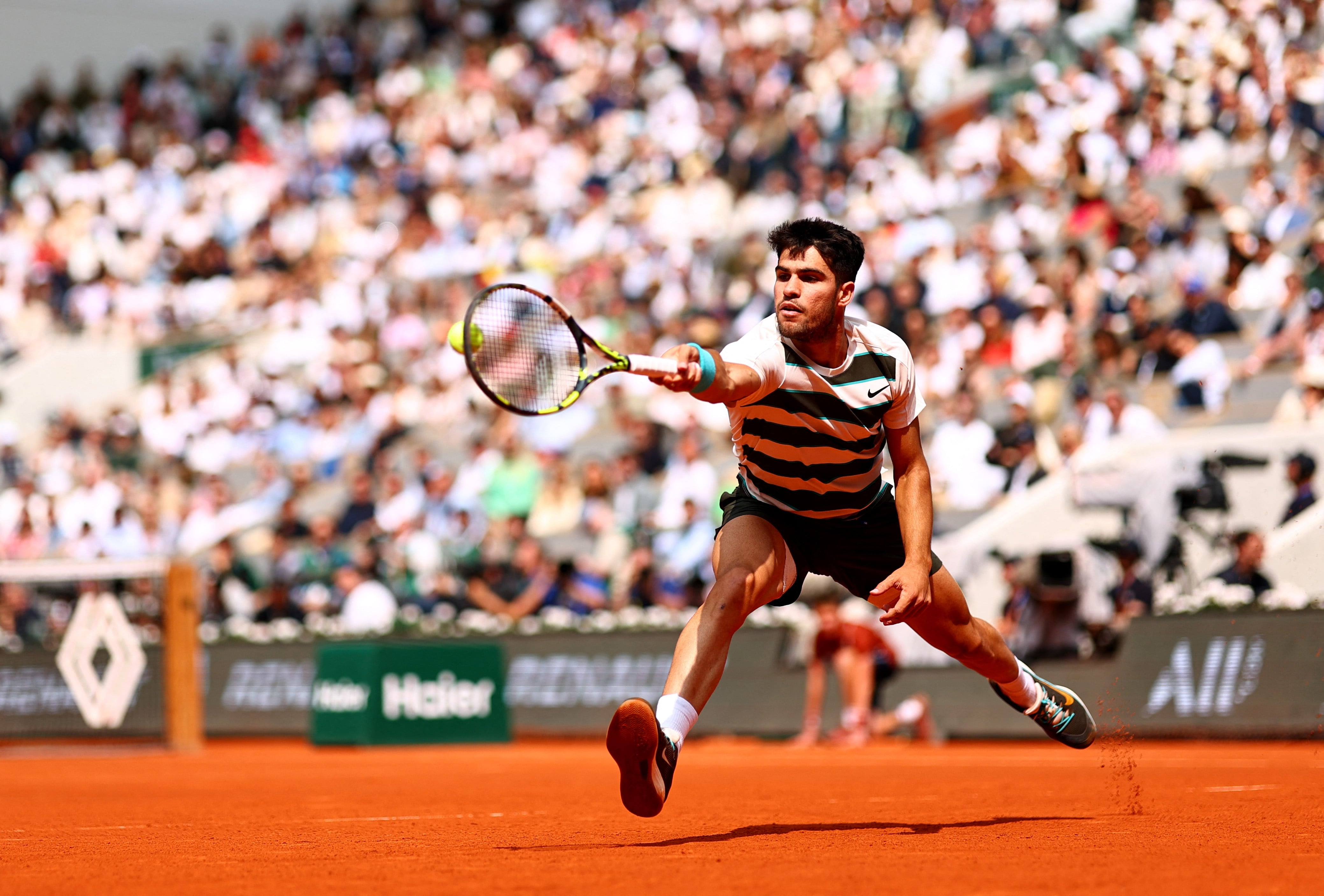 Carlos Alcaraz, vigente campeón, buscará su tercer título en el Abierto de Francia (REUTERS/Denis Balibouse)