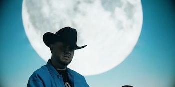 El regional mexicano y el pop español nuevamente se juntan para traernos un tema que busca conjuntar dos mundos.