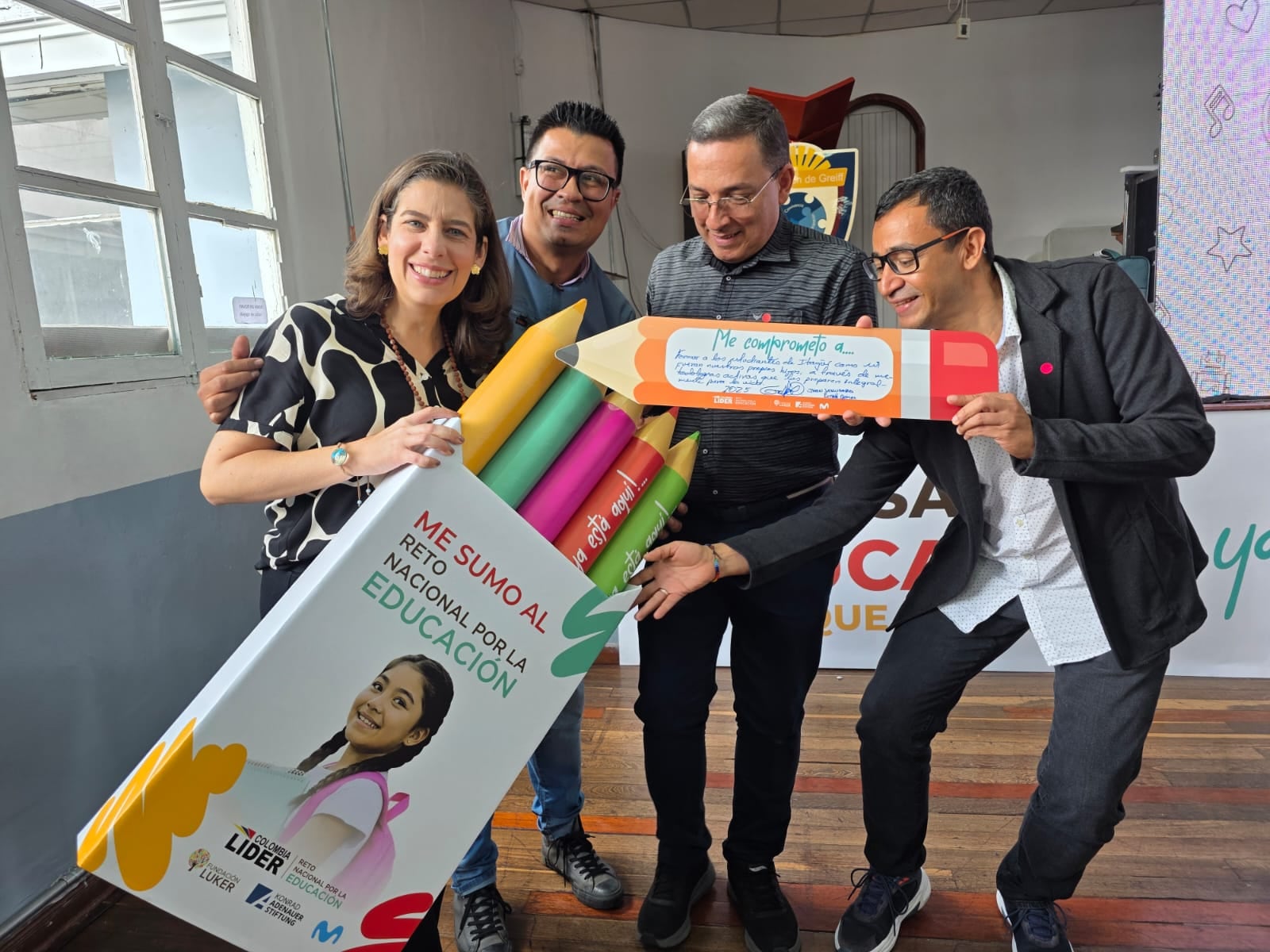 El secretario de Educación, Guillermo León Restrepo Ochoa, y su equipo