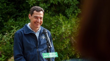 Moreno advierte: "Hay dos opciones: o el PP o el bloque de cuatro contra la estabilidad de Andalucía"
