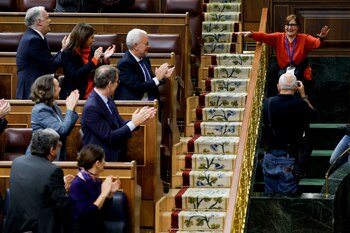 Aplauso de los diputados a