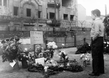 Una escultura secreta construida para la tumba de John F. Kennedy desapareció en la década de 1970. Medio siglo después, el misterio ha sido resuelto