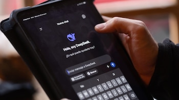 DeepSeek V4 llega con dos nuevos modelos que ofrecen un alto rendimiento en contextos largos a un coste reducido
