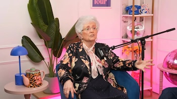 Caroline Vee aceptó el celibato