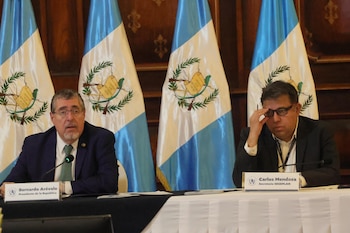 Presidente Bernardo Arévalo dirige reunión