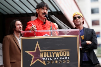 La confusión más repetida que ha enfrentado la pareja en público es que la gente asume que Kiedis es su padre, no su novio.
(REUTERS/Mario Anzuoni)