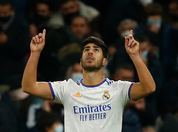Soccer Football - LaLiga - Real Madrid v Atletico Madrid - Santiago Bernabeu, Madrid, Spain - December 12, 2021 Real Madrid's Marco Asensio celebrates scoring their second goal REUTERS/Javier Barbancho