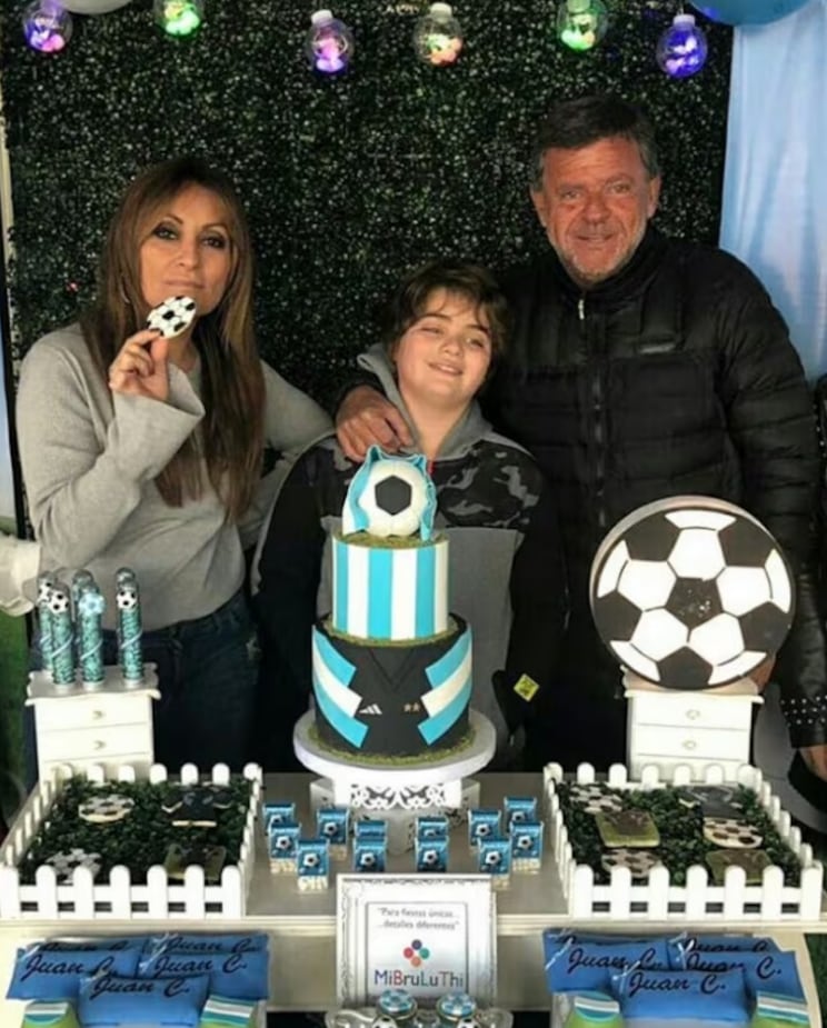 Marcela Tauro junto a su hijo Juan Cruz y su expareja, José María Álvarez (Instagram)