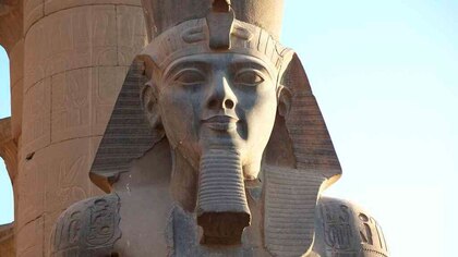 Después de 96 años, los arqueólogos encontraron por fin la parte que faltaba de una estatua legendaria egipcia