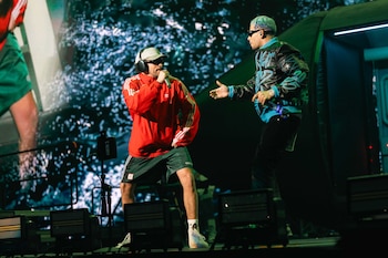 Bad Bunny (izquierda) y Dei