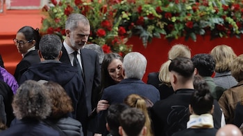 Los reyes consuelan a las