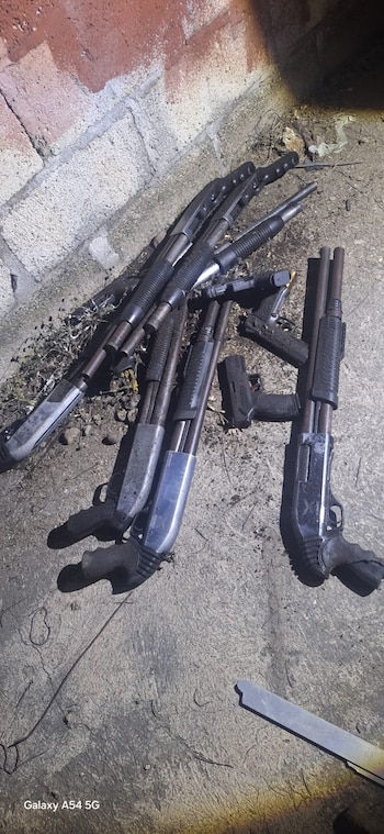 Las autoridades estiman que en Guatemala circula casi un millón de armas de fuego sin control ni registro legal (Cortesía @PNCdeGuatemala).
