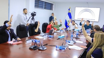 Comisión legislativa avala una garantía por USD 100 millones para ampliar el crédito a las mipymes salvadoreñas