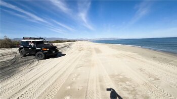 Captan a turistas extranjeros conduciendo