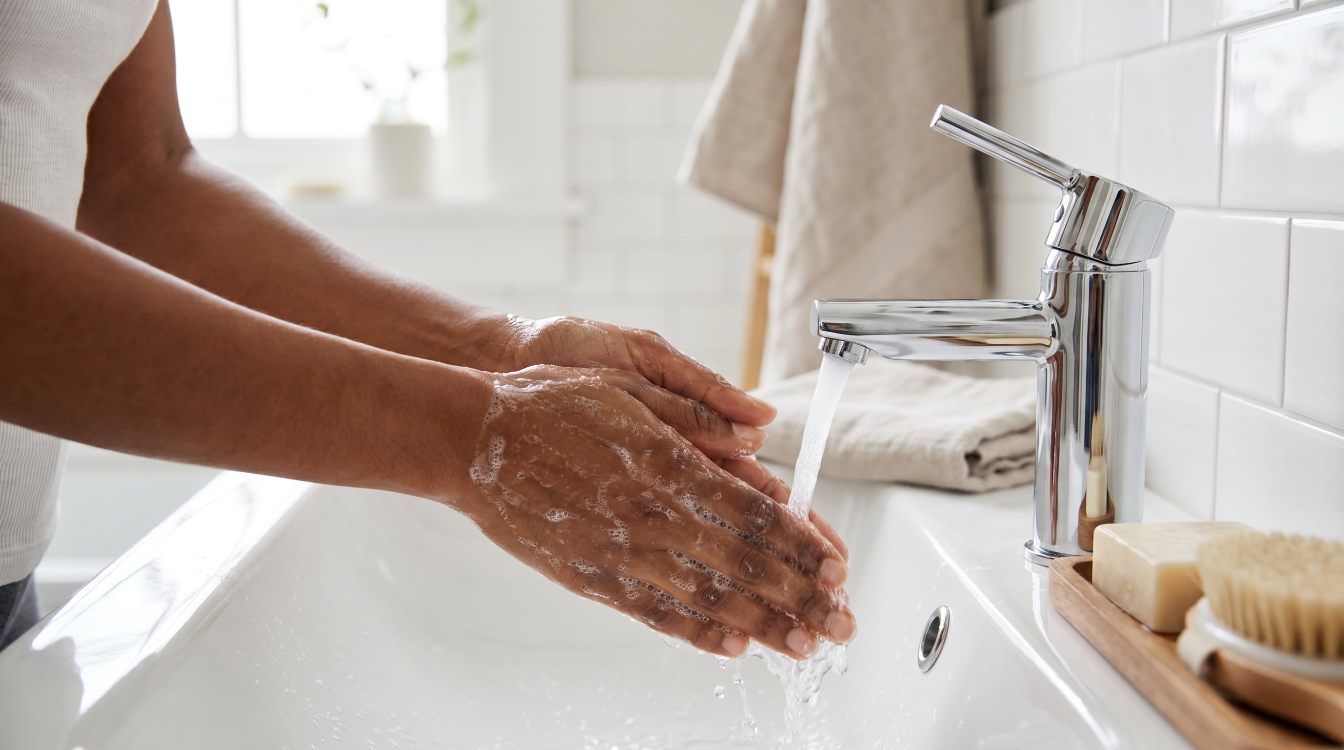 UNICEF pidió las autoridades que cada escuela cuente con agua potable, baños limpios y productos menstruales gratuitos o de bajo costo. (Imagen Ilustrativa Infobae)