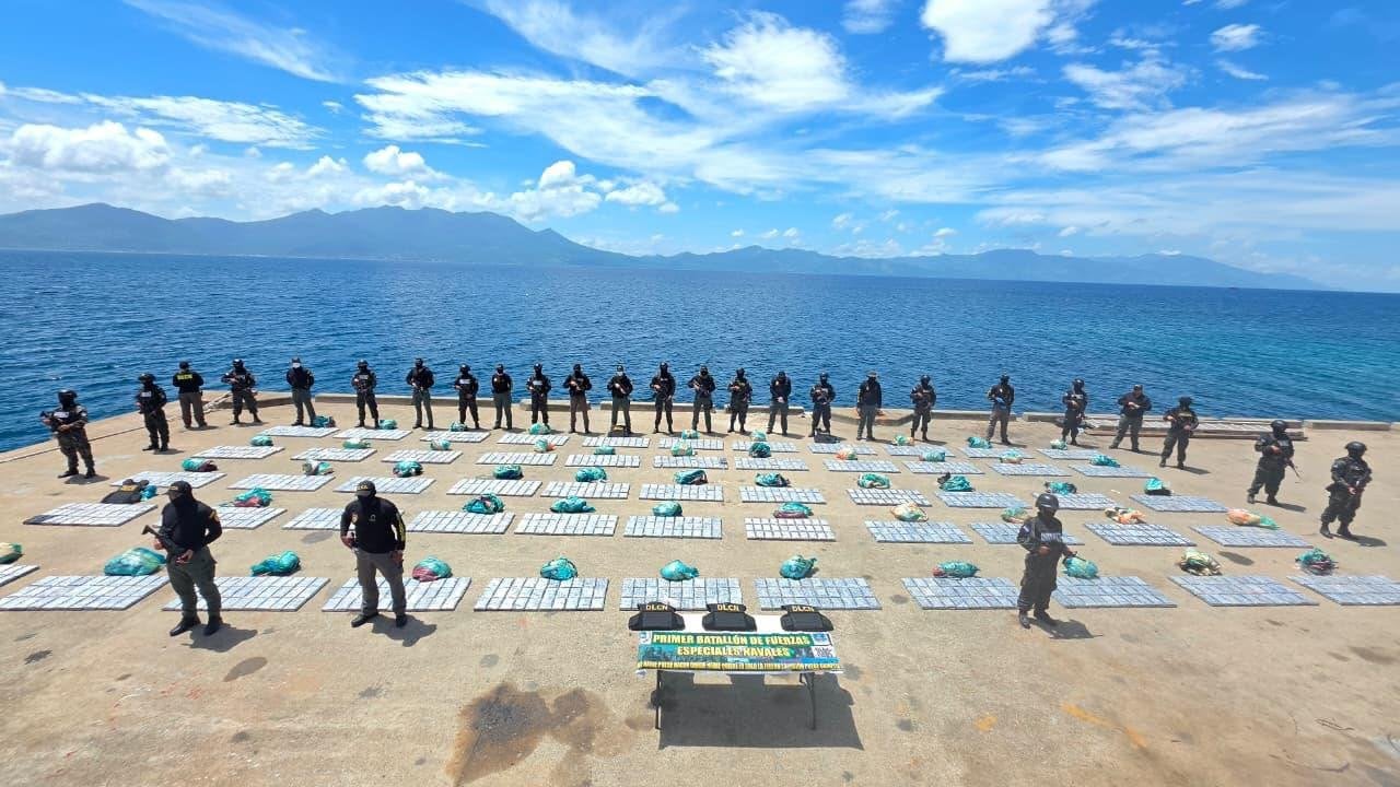 La embarcación “First in Line” fue interceptada durante un operativo antidrogas en aguas del Caribe hondureño. (Foto: Fuerza Naval)