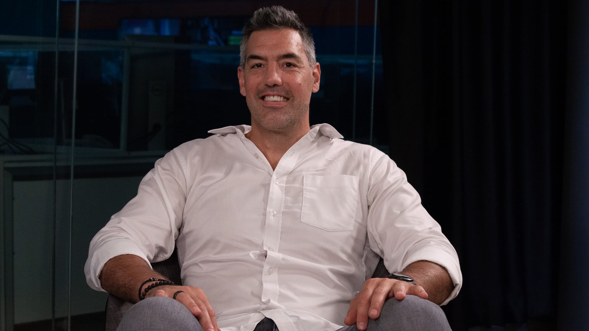 A los 45 años, el ex deportista sigue vinculado al básquet (Candela Teicheira)