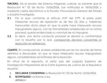 Documento legal en español con texto dividido en secciones numeradas, que declara consentida la Resolución N.º 02 de fecha 15 de junio de 2026