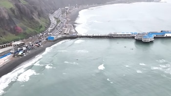 El cambio está asociado con el ingreso de masas de agua diferentes a las habituales frente a la costa central. Captura de pantalla