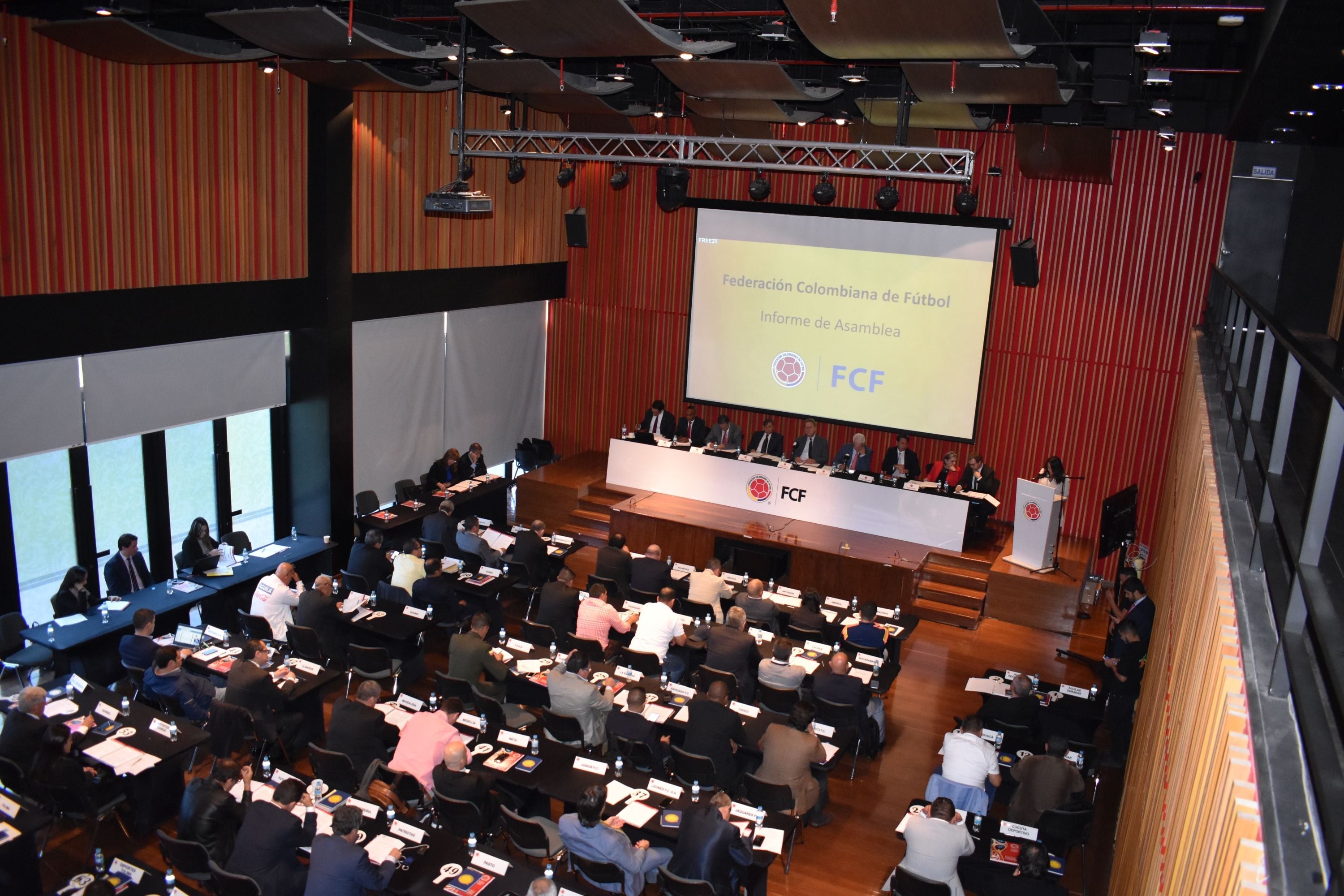 La controversia alrededor de la reelección de Jesurún se reavivó por un recurso interpuesto ante el Ministerio del Deporte que cuestionó el límite de 12 años continuos en cargos de elección deportiva, como lo estipula la Ley del Deporte - crédito FCF