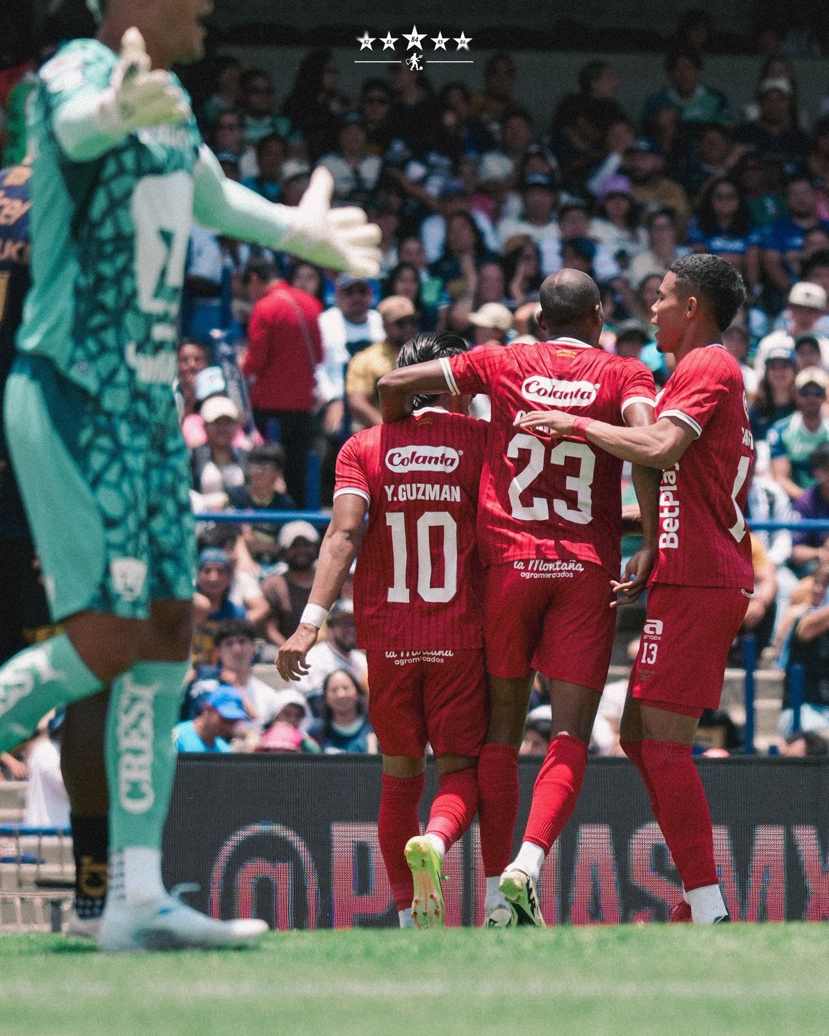 Aficionados señalan que, tras el mal debut de Solari en el banquillo, el nuevo proyecto necesitará respaldo. (X/ América de Cali)