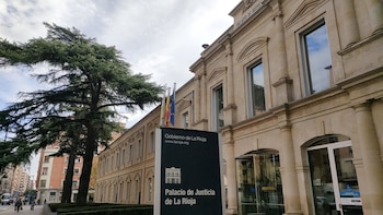 Piden al menos 2 años