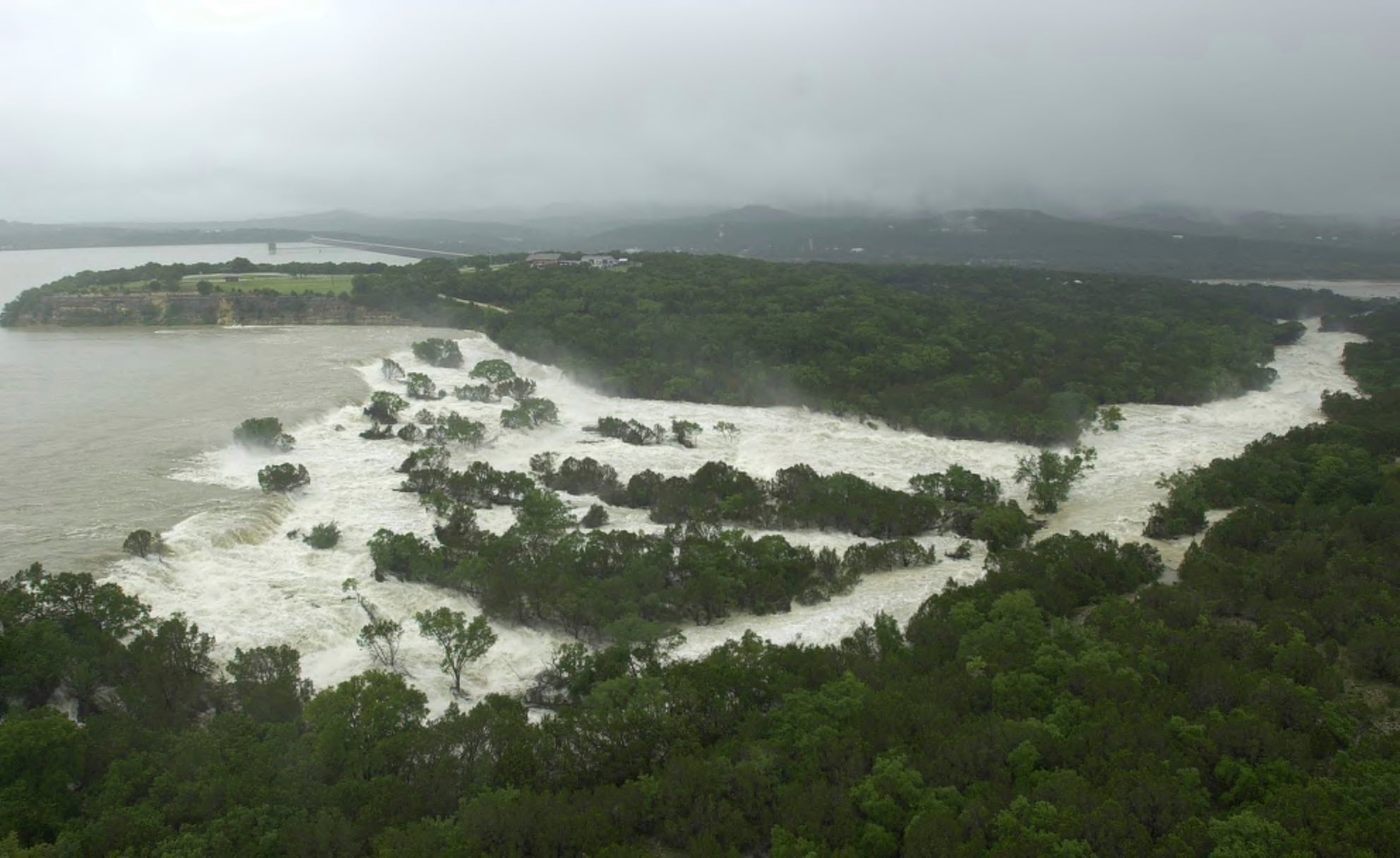 El lago Canyon de Texas alcanza su nivel más alto en años tras las lluvias: así luce ahora