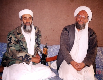 Osama bin Laden, junto a