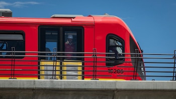 Tren del metro de Bogotá rodó por el viaducto por primera vez, Carlos Fernando Galán invitó a Gustavo Petro a usarlo