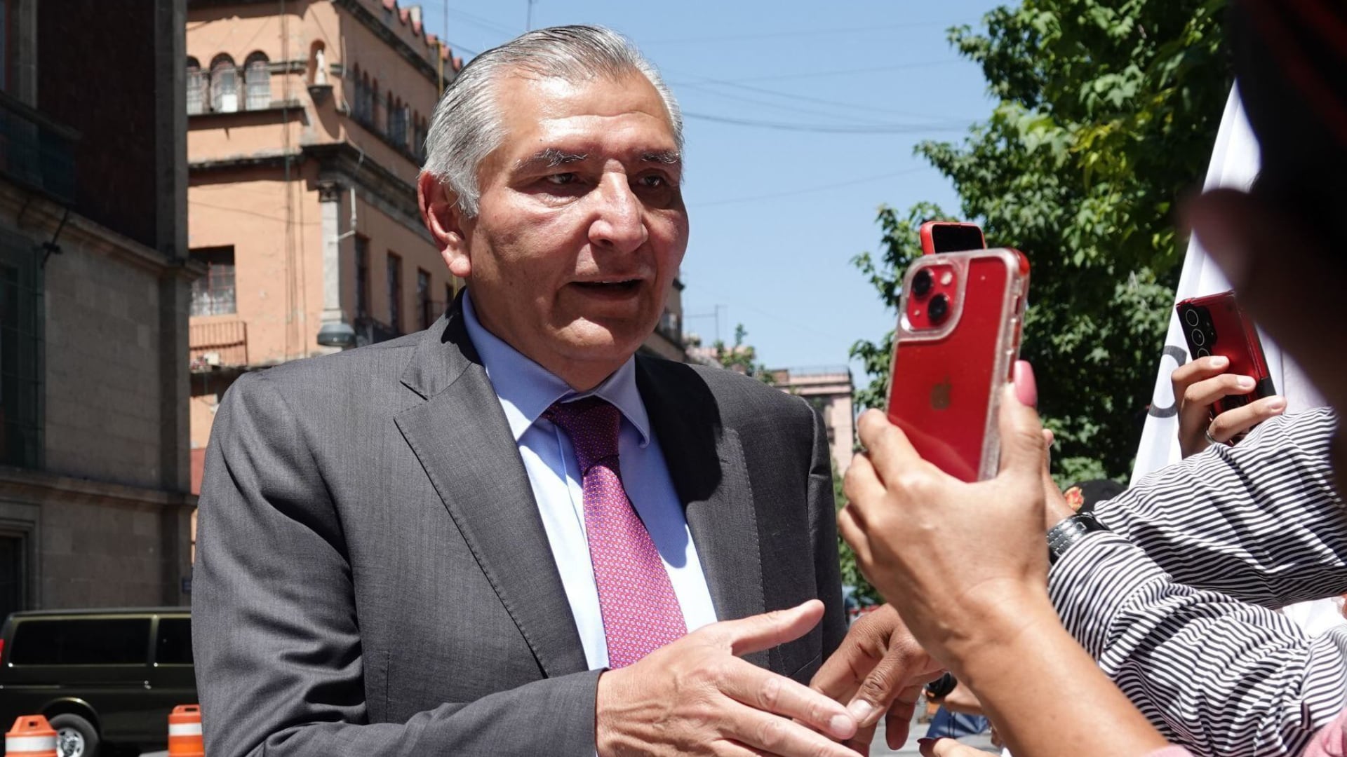 El senador Adán Augusto López Hernández abandonó apresuradamente el Senado tras ser cuestionado sobre Hernán Bermúdez Requena y presuntos vínculos con ‘La Barredora’.
