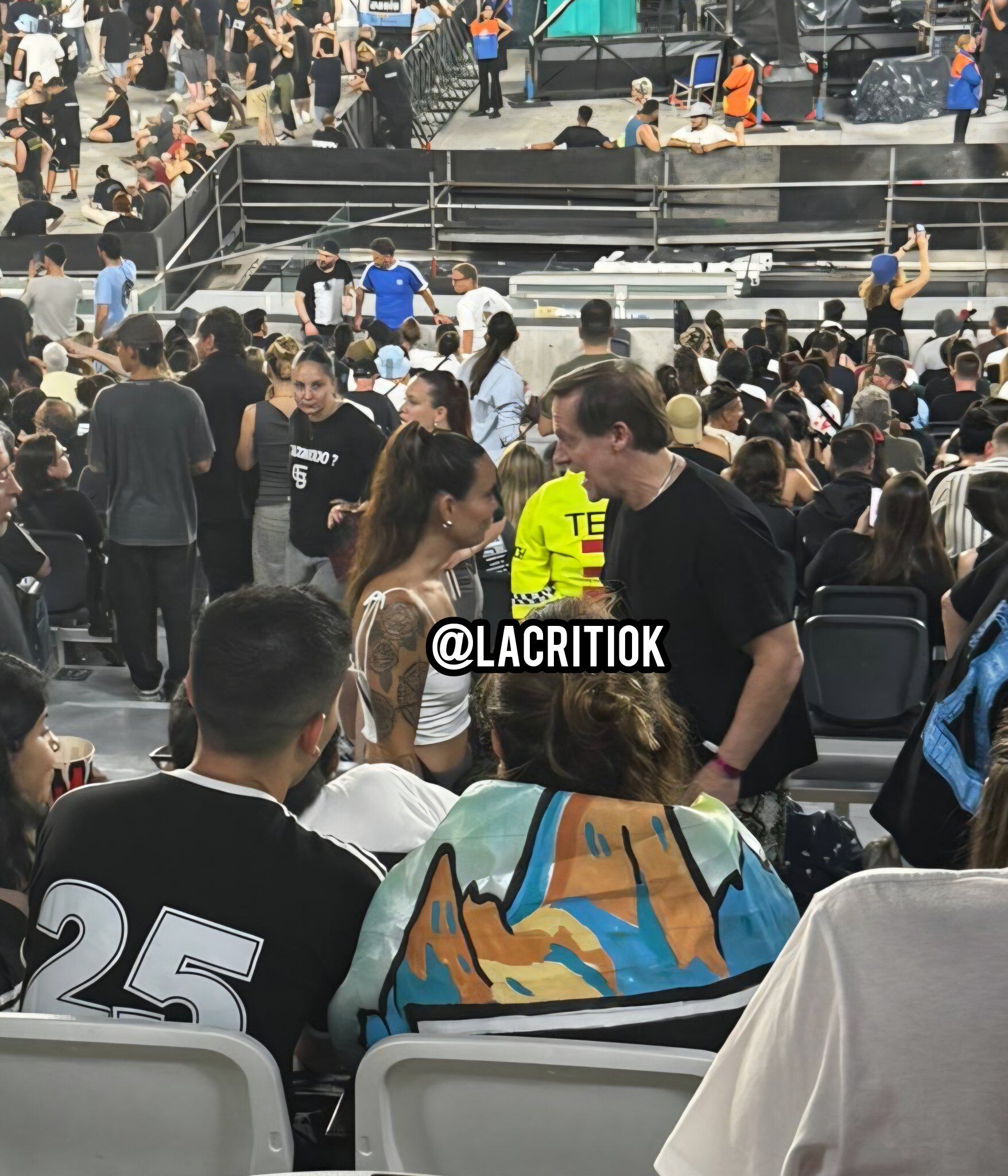 Matías Martin y su novia en el show de Oasis