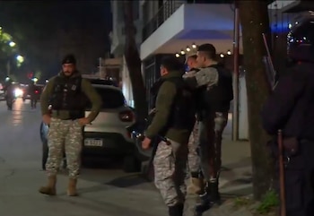 Operativo policial a la salida del Gran Parque Central de Montevideo (Captura Telemundo/Canal 12)