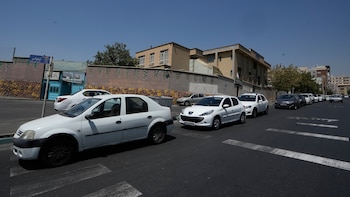 Las nuevas sanciones de Estados Unidos contra Irán desatan largas filas en las gasolineras