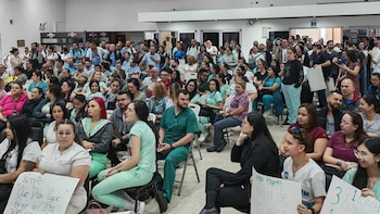 Problemas con nuevo sistema de pagos desatan huelga de más de 4,300 funcionarios de la Caja Costarricense de Seguro Social