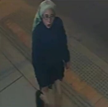 Hombre se disfraza de mujer