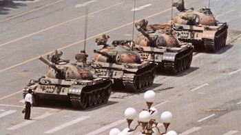La historia detrás del “hombre del tanque”: el vecino común que desafió al poder chino y el misterio sobre su identidad