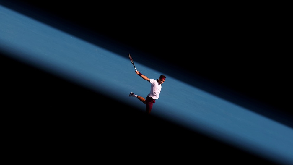 Roger Federer one-handed backhand