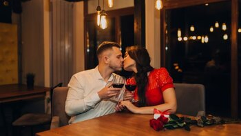 Día Internacional del Beso (Freepik)