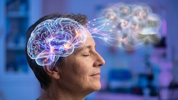 El cerebro genera patrones luminosos espontáneos en ausencia de estímulos visuales