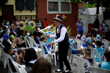 Ever López interpreta al payaso