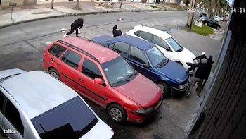 Violento intento de robo a un matrimonio en Avellaneda: la mujer se defendió con un botellazo y ahuyentó a los asaltantes