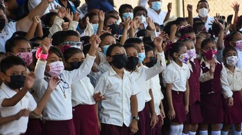 El volcán Popocatépetl se mantiene