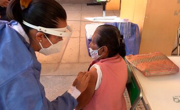 Autoridades reiteran que habrá vacunas