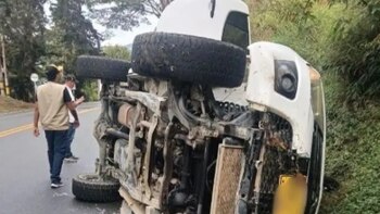 Cuatro concejales de Antioquia resultaron heridos tras accidente de tránsito en la vía entre Santa Fe de Antioquia y Cañasgordas