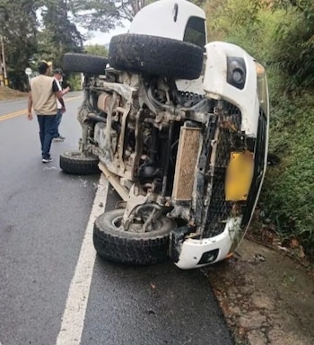 Los concejales heridos fueron identificados como Álvaro Rivera, Diego Alejandro, Felipe Higuita y Daisy Cartagena - crédito Bomberos